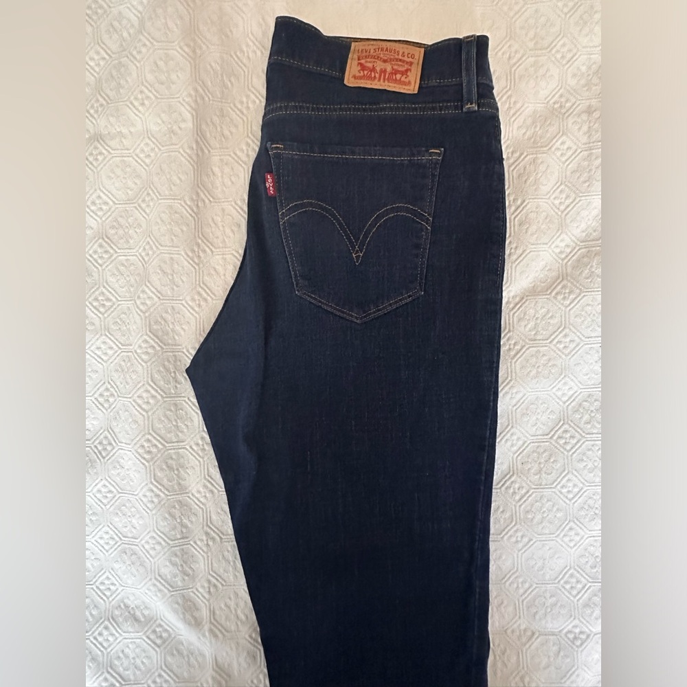size 8 jeans worn a couple times basically brand new - Picture 2 of 3